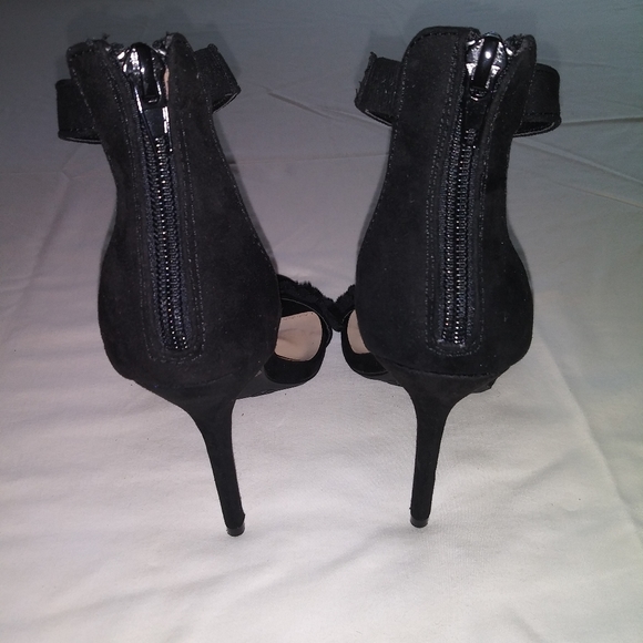 Black High Heel - Picture 4 of 9